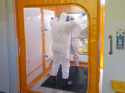 Biohazard tým ZZS JčK - záchrana pacienta s vysoce nakažlivou nemocí
